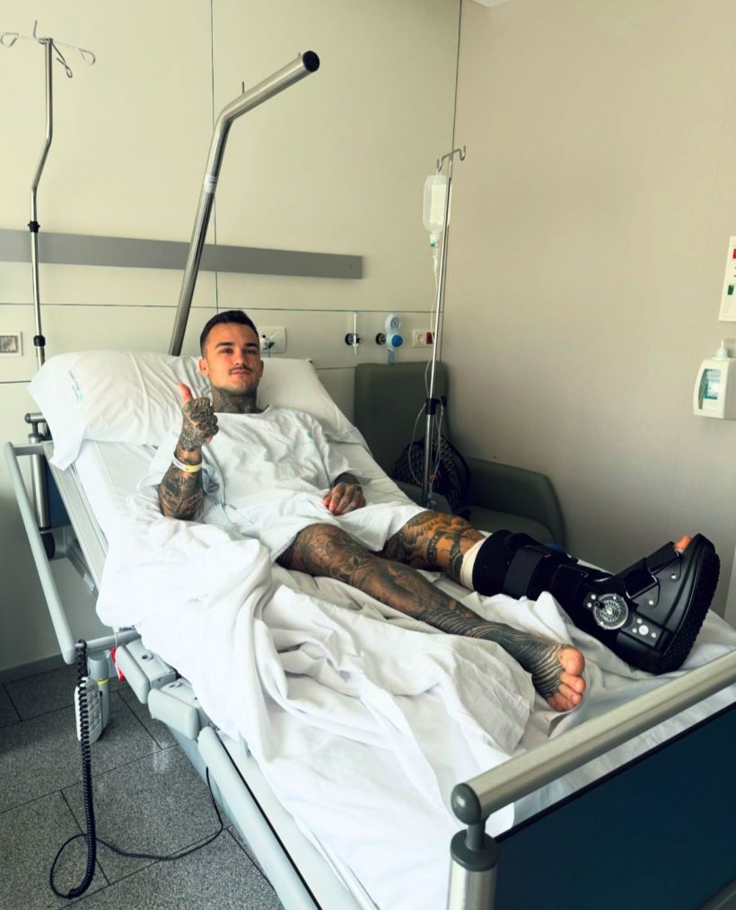 ARÓN PASA POR QUIRÓFANO EN BARCELONA