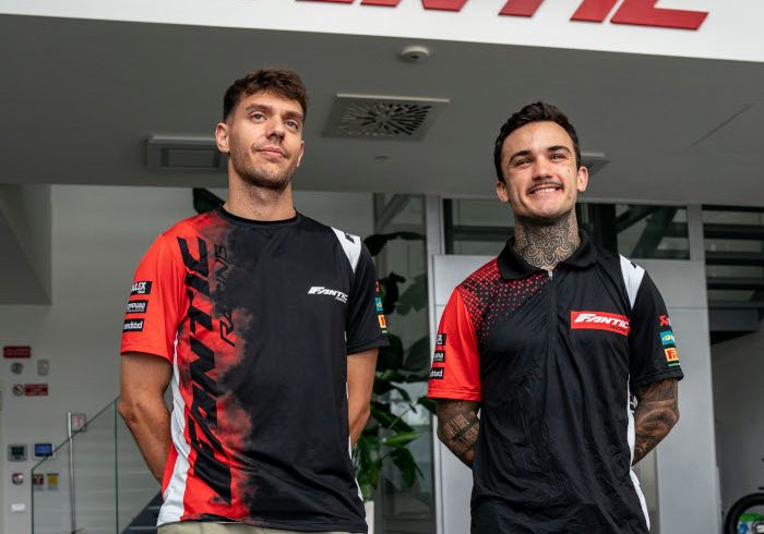 ARÓN VISITA LA SEDE DE FANTIC MOTOR ANTES DE DESPLAZARSE AL MUGELLO