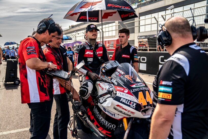 ARÓN SE QUEDA FUERA A LAS PRIMERAS DE CAMBIO EN EL GP DE ARAGÓN